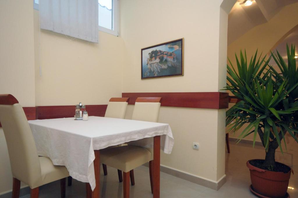 Ana Apartment