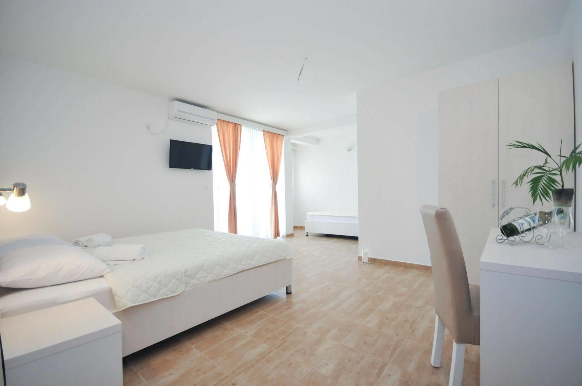 Apartment Ana *