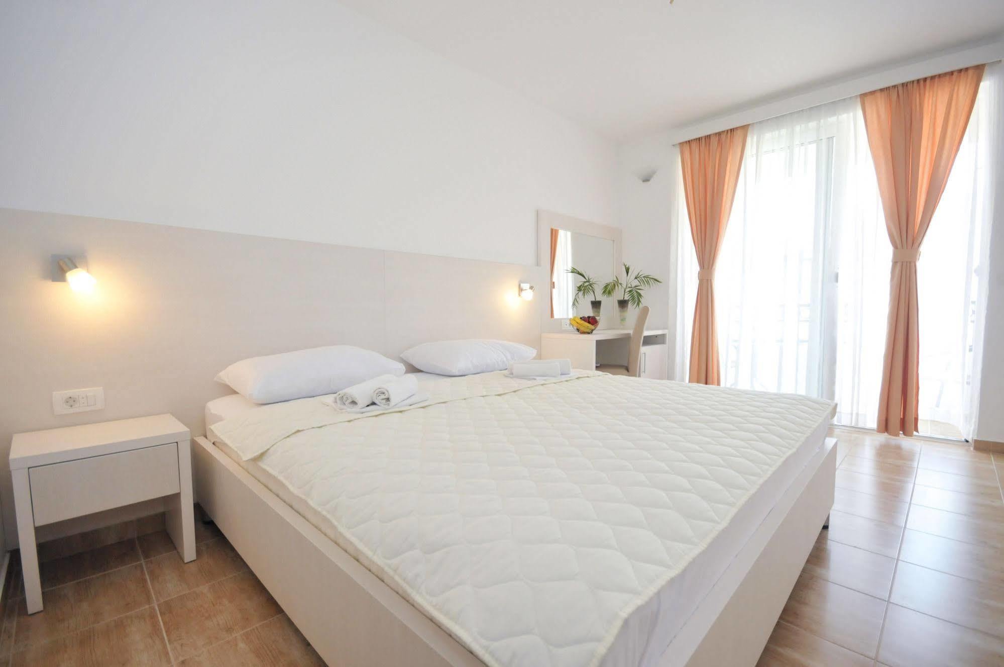 Ana Apartment *